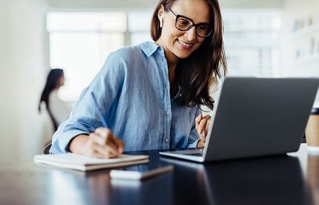 Business Woman Laptop_AdobeStock_553721078_450_290px