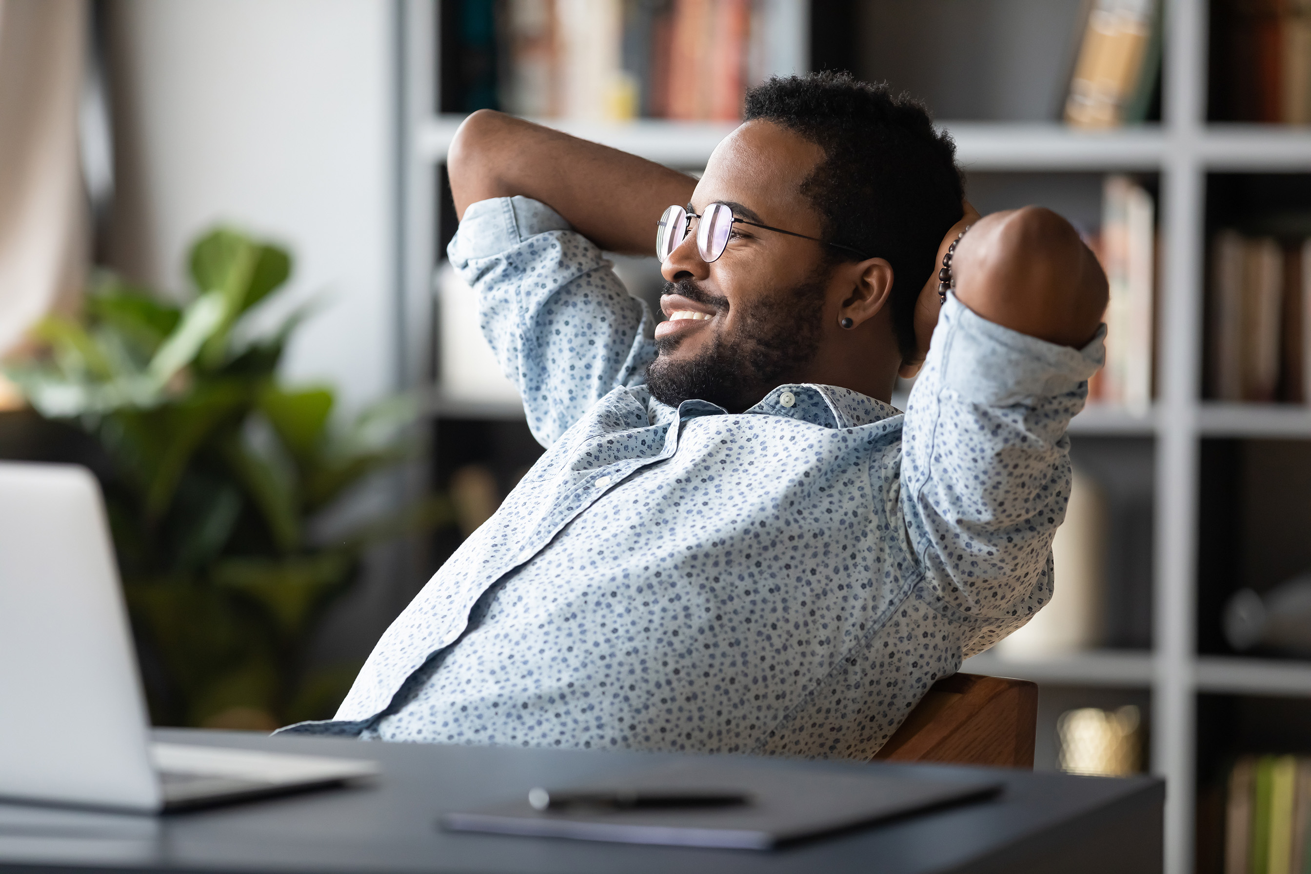 Man_Relax_AdobeStock_318177112_mirrored