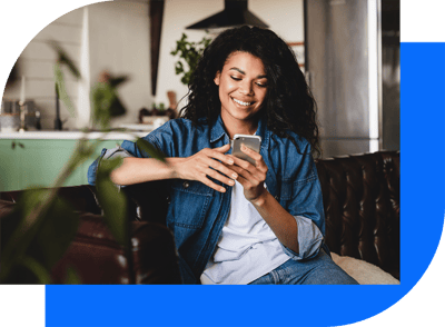 Woman_Smartphone_bright-blue-AdobeStock_429015106